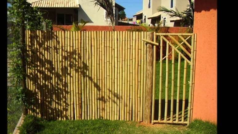 68. A entrada da residencia foi estruturada com bambu. Fonte: Pinterest