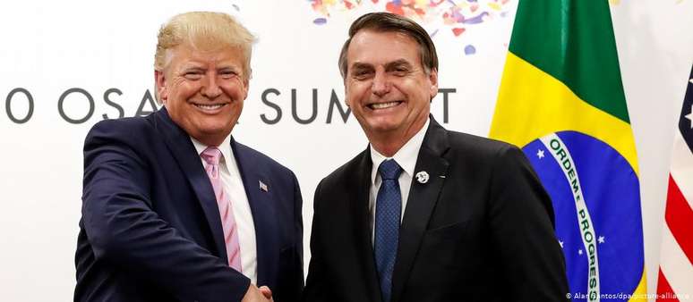 Bolsonaro e Trump durante encontro no Japão em 2019