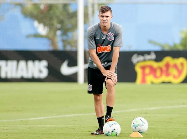 Lucas Piton passou por cirurgia na manhã desta quarta-feira e desfalca o Timão (Foto: Rodrigo Coca/Ag. Corinthians)