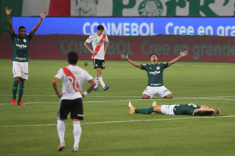 Jogadores do Palmeiras comemoram vitória contra o River Plate