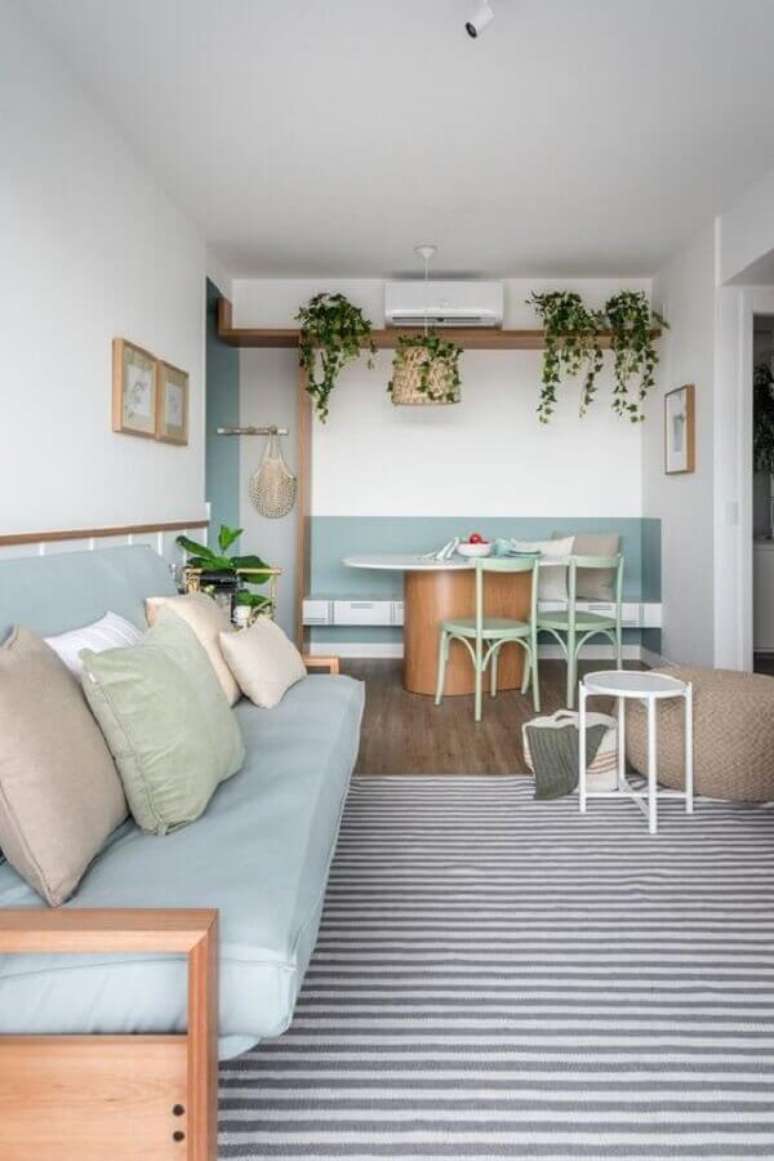 14. Azul pastel para apartamento pequeno decorado em cores claras – Foto: Pinterest