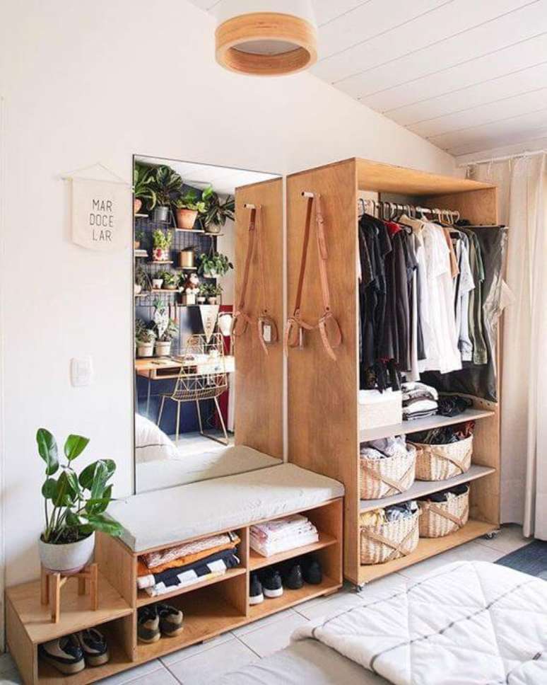 8. Closet de madeira aberto – Via: Pinterest