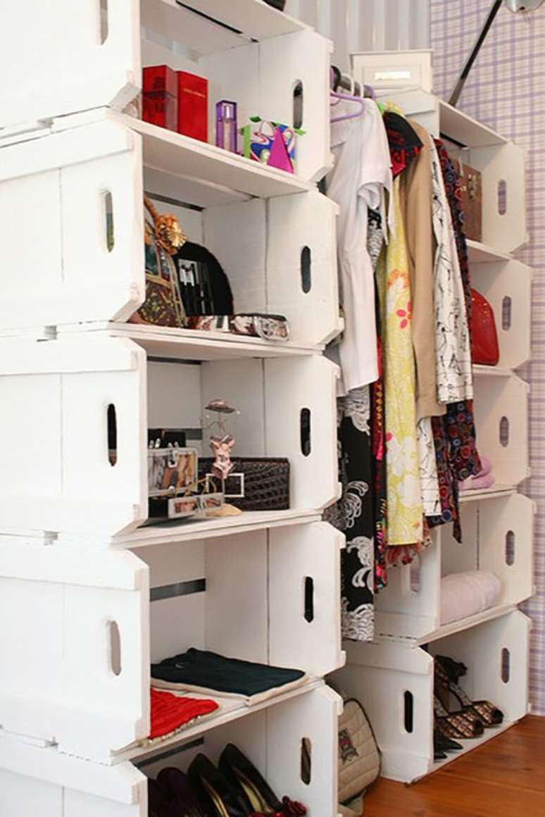 30. Veja como fazer um closet de caixote – Via: Pinterest