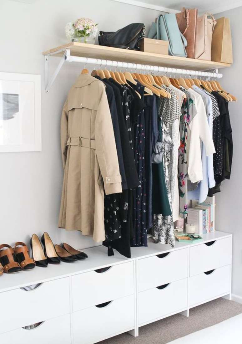 37. Como fazer um closet pequeno e simples – Via: Blog Amar