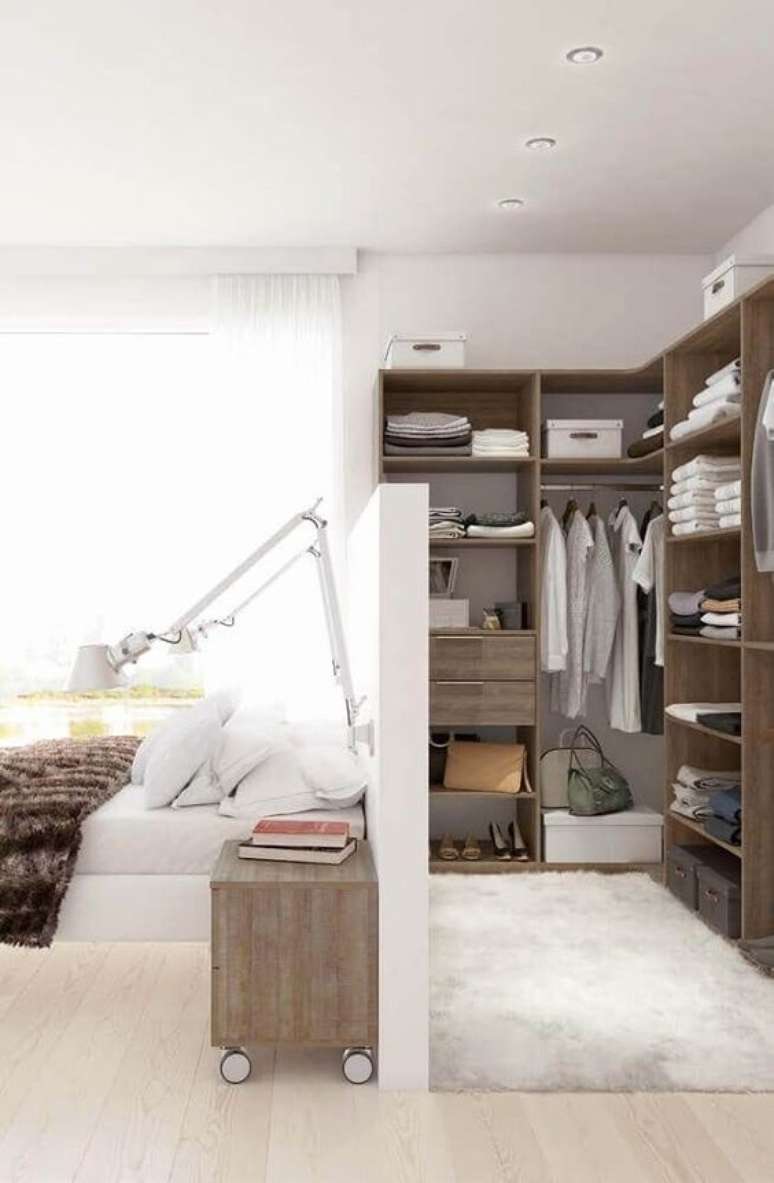 2. Que tal fazer um closet atrás da cama? – Mauriceia Pastana