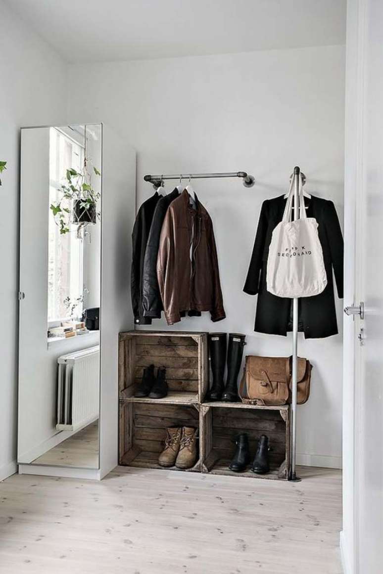 46. Como fazer um closet pequeno e barato – Via: Pinterest