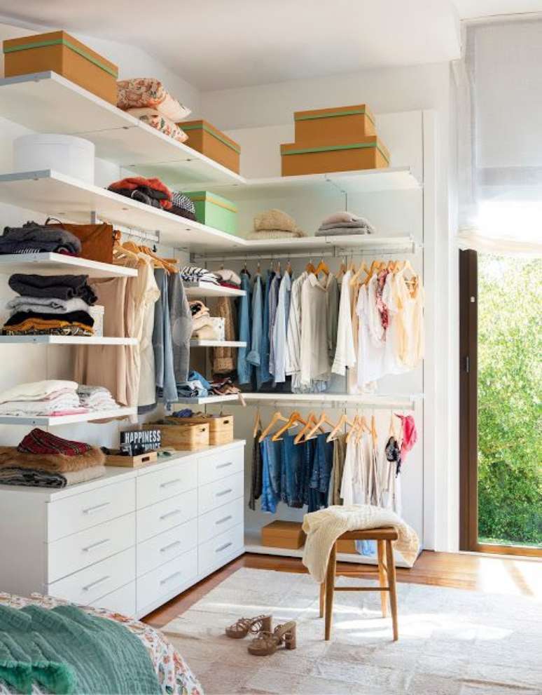 1. Aprenda dicas incríveis para fazer um closet funcional – Via: Pinterest