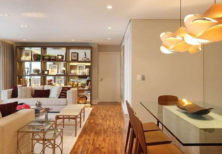 17. Cor bege clara para decoração de apartamento com ambientes integrados – Foto: Pinterest