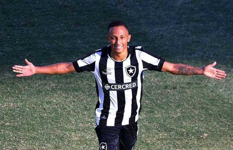 Lucas Campos se despede do Botafogo (Foto: Divulgação/Botafogo)