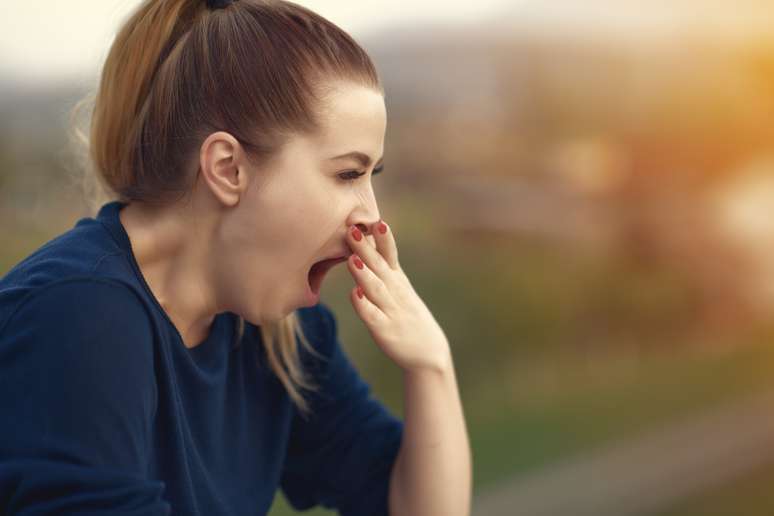 Para não ter sono ao meditar, foque em cada etapa da meditação como se fosse a coisa mais importante do momento