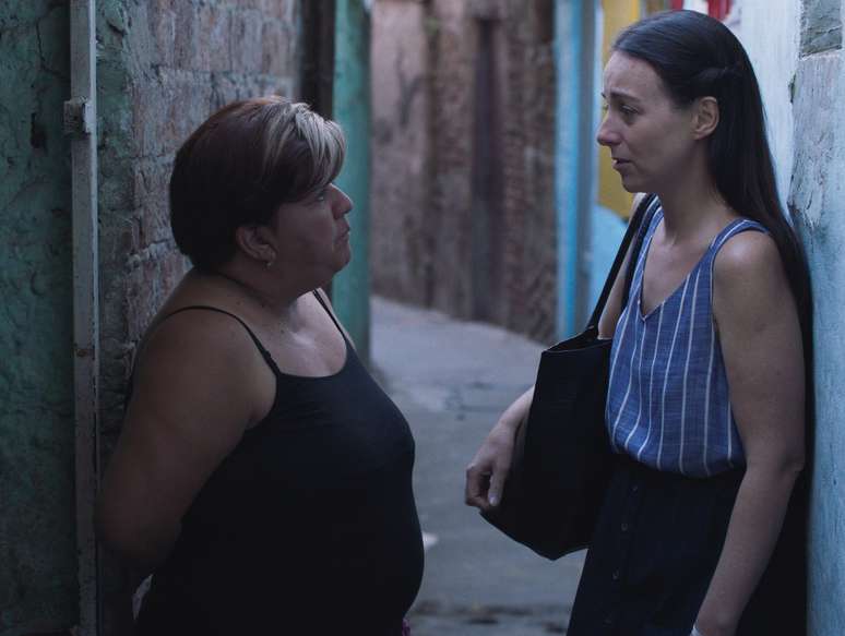 Cecília (Elisa Carricajo) e Nebe (Mecha Martínez) em Um Crime em Comum