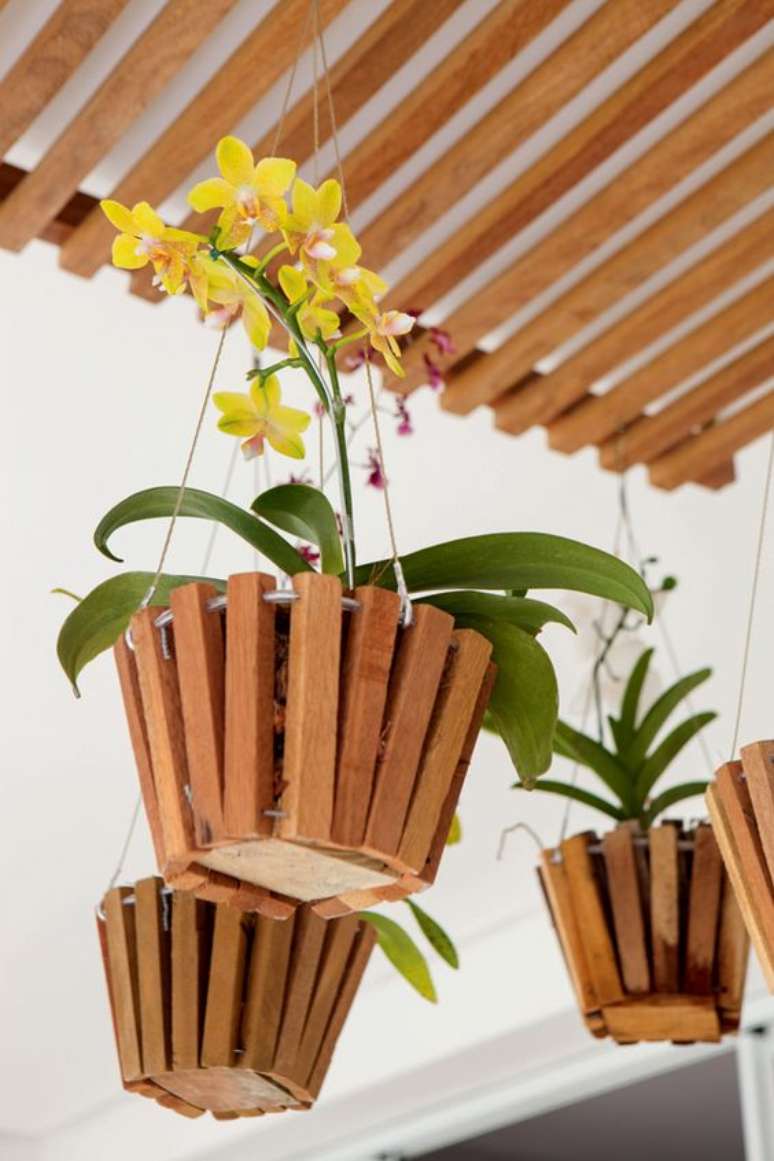 45. Vaso de orquídea amarela – Via: Casa e Jardim