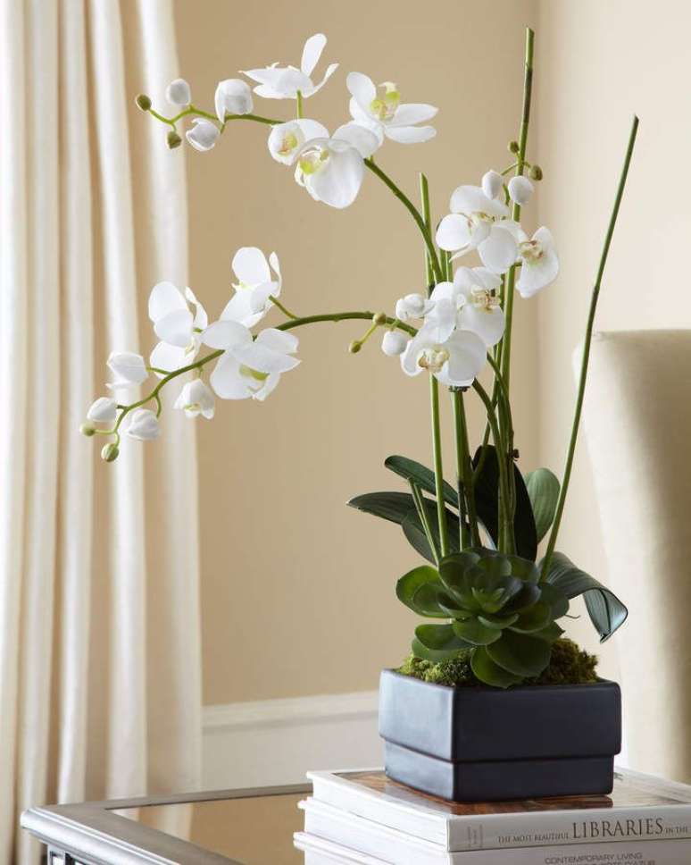 4. Vaso para orquídea branca – Via: Horchow