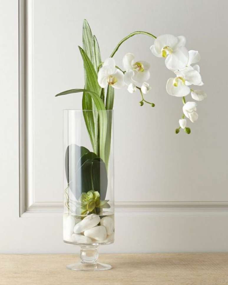 7. Vaso de orquídea de vidro – Via: Studio Lab Decor