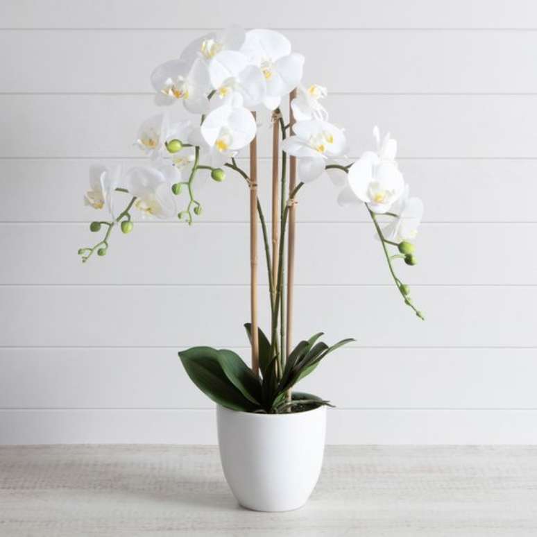 19. Vaso branco para orqu&iacute;dea &ndash; Via: Pillow Talk