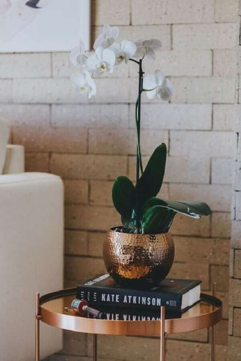 24. Vaso cobre para orquídea – Via: Revista VD
