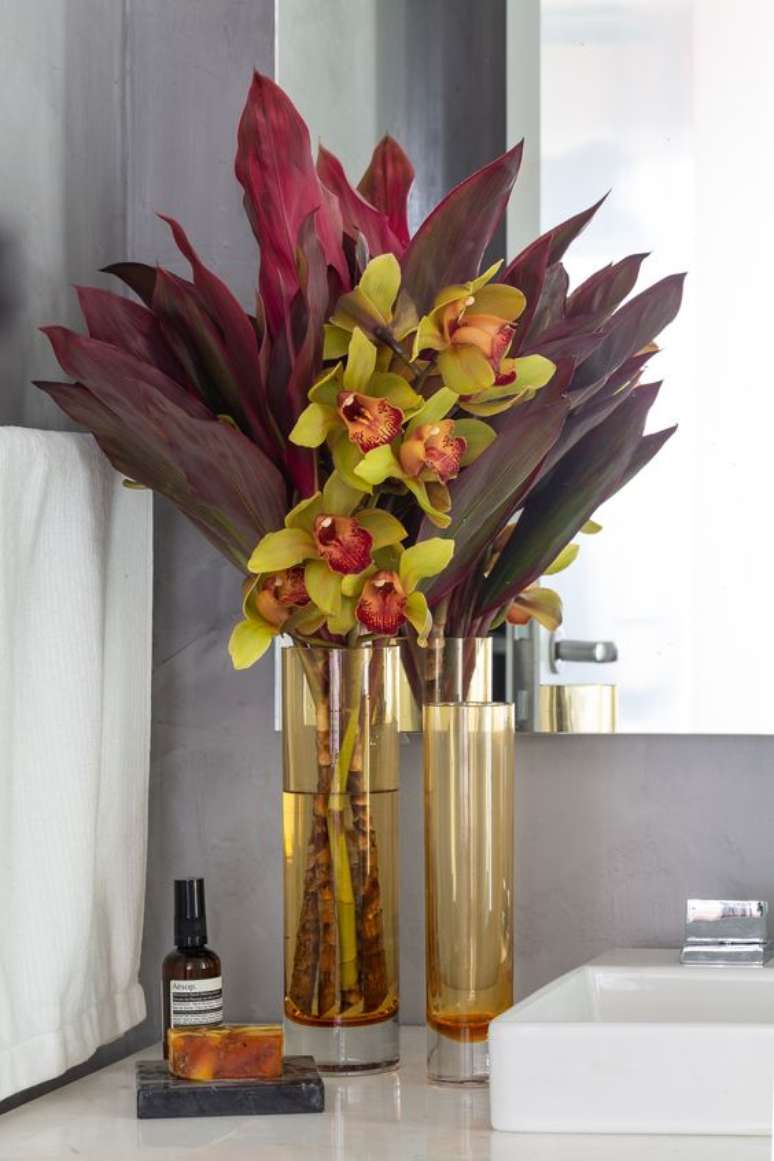 28. Vaso de orqu&iacute;dea para decora&ccedil;&atilde;o de casa &ndash; Via: Cristais Cadoro
