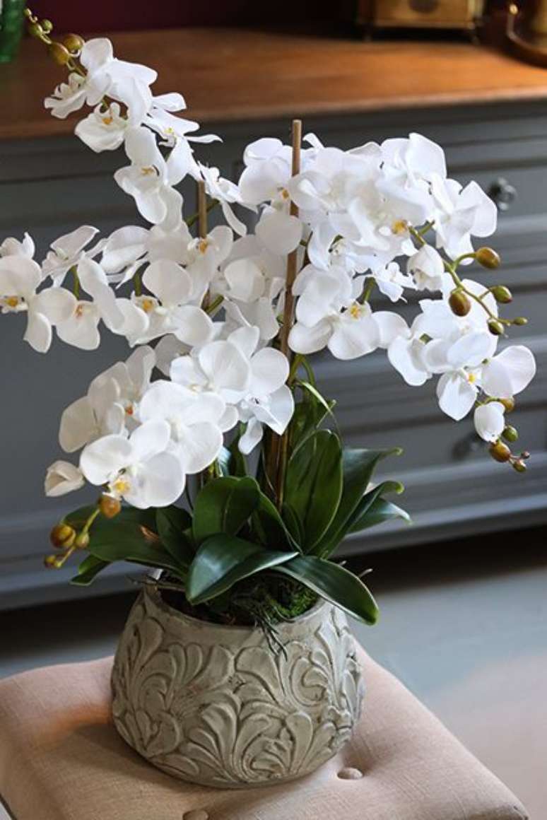 37. Vaso simples para orquídea – Via: Revista VD