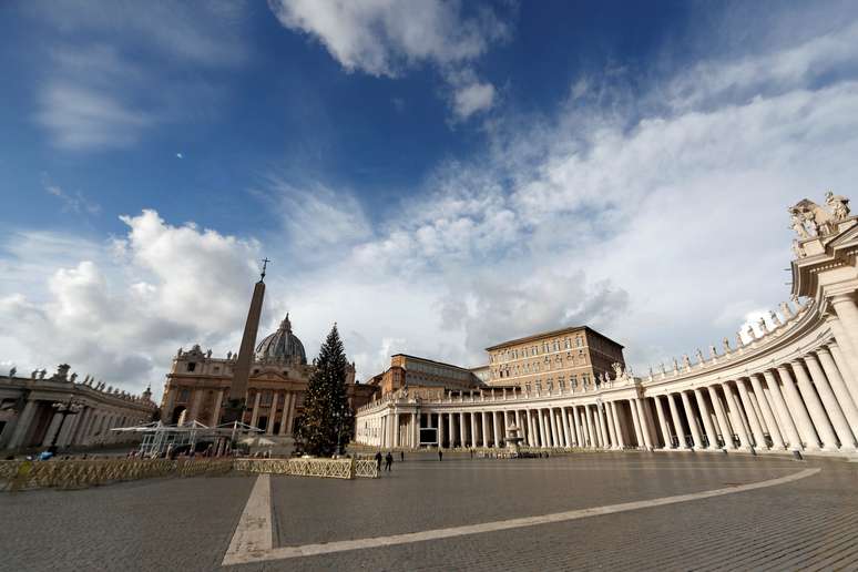 Vaticano vai vacinar moradores de rua contra covid-19