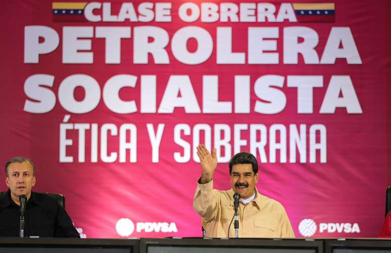 Presidente venezuelano Nicol&aacute;s Maduro durante encontro com funcion&aacute;rios da estatal de petr&oacute;leo PDVSA em 2018
Miraflores Palace/Handout via REUTERS