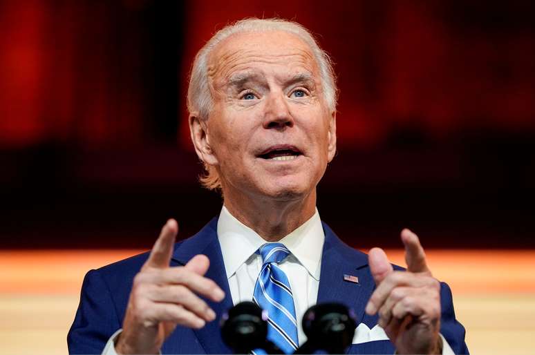 FILE PHOTO: U.S. President-elect Joe Biden delivers a pre-Thanksgiving address at his transition headquarters in Wilmington, Delaware, U.S., November 25, 2020. REUTERS/Joshua Roberts/File Photo