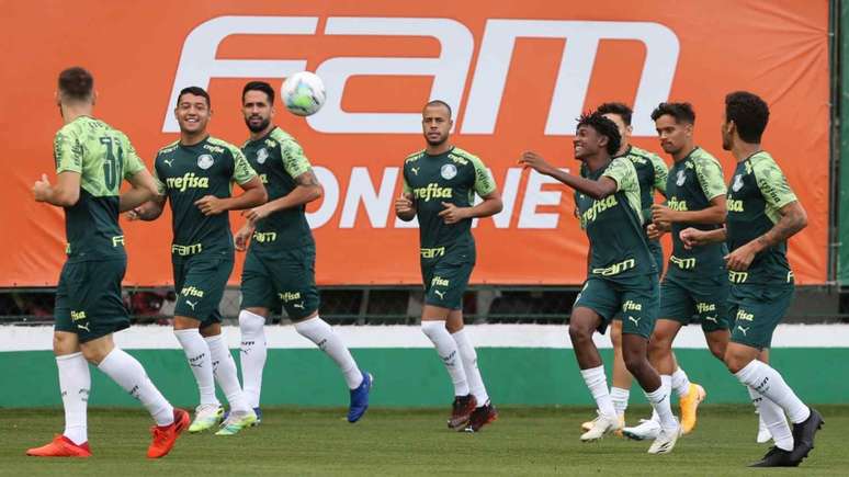 Com jovens, o Verdão encerrou a preparação antes de encarar o Grêmio (Foto: Fabio Menotti/Palmeiras)