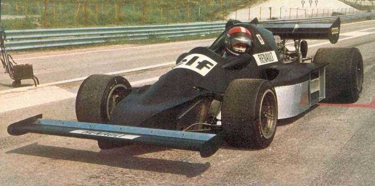 O protótipo A500 foi desenvolvido pela Alpine em 1975 para correr na Fórmula 1, mas não chegou a disputar provas oficiais. 