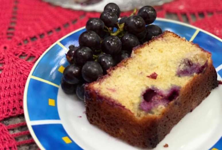 Guia da Cozinha - Bolo de uva com geleia para um café da tarde delicioso