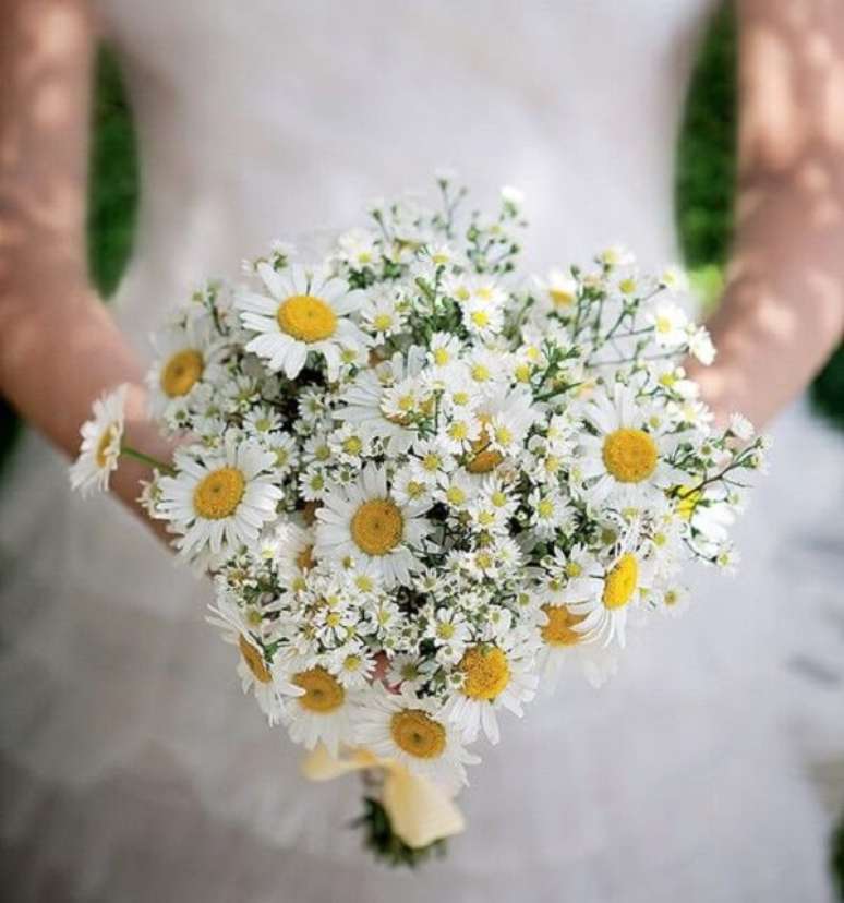 8. O buquê de margaridas é perfeito para casamentos rústicos. Fonte: Pinterest
