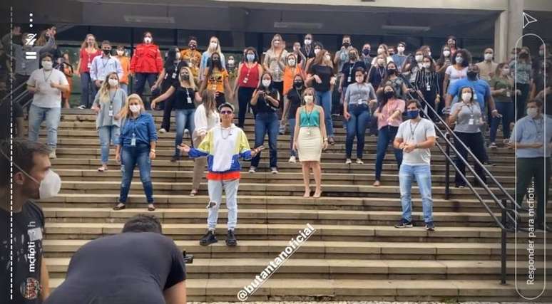 MC Fioti durante gravação de funk sobre a vacina no Instituto Butantan