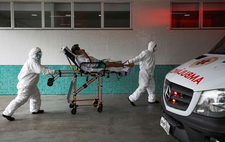 Paciente com sintomas de Covid-19 chega a hospital em Manaus (AM) 
14/01/2021
REUTERS/Bruno Kelly