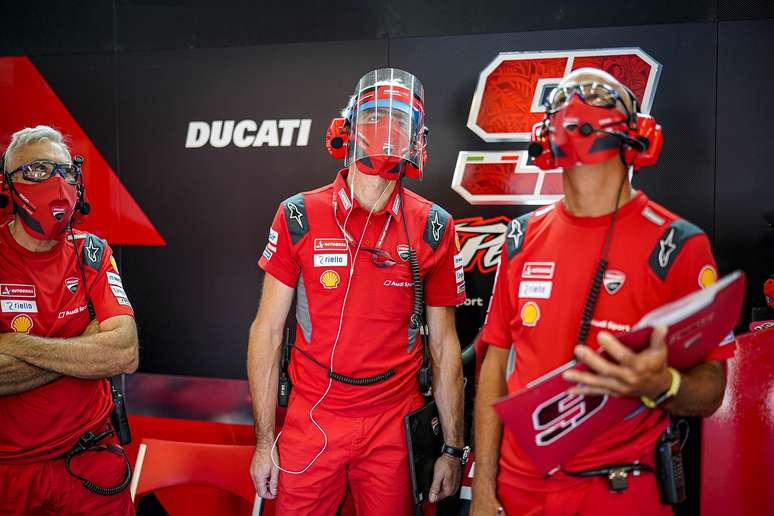 Luigi Dall’Igna (centro) evitou comentar em detalhes as críticas de Andrea Dovizioso (