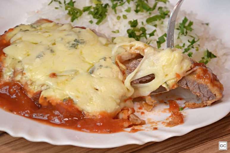 Guia da Cozinha - Receitas de bife &agrave; parmegiana que voc&ecirc; precisa provar