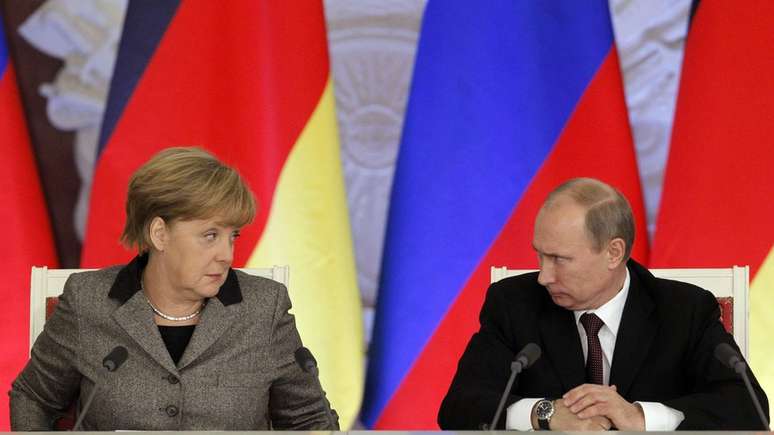 Merkel e o presidente da Rússia, Vladimir Putin, no Kremlin em 2012: primeira-ministra é fluente em russo, que aprendeu na escola na Alemanha Oriental