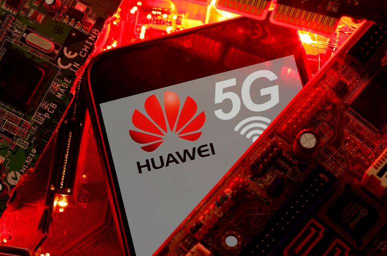Smartphone com símbolo do serviço de 5G da Huawei. 29/1/2020. REUTERS/Dado Ruvic