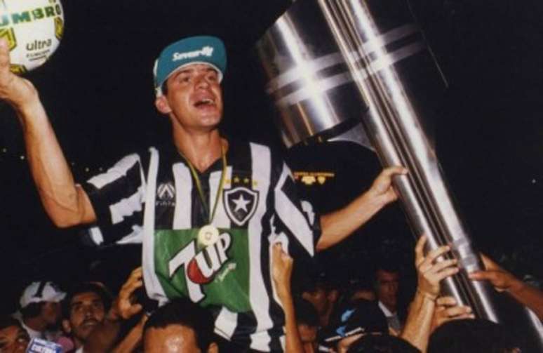 Túlio conquistou o Brasileirão pelo Botafogo em 1995 (Foto: Reprodução)