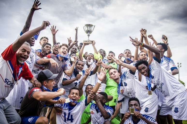 Pérolas Negras caminha em direção ao alto escalão do futebol carioca (Foto: Vitor Madeira/Viva Rio)