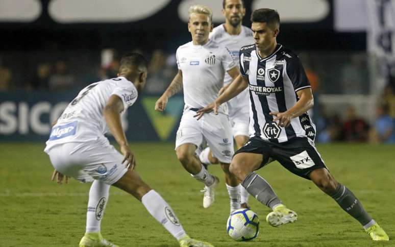 Santos e Botafogo se enfrentam neste domingo, na Vila Belmiro (Foto: Arte/Lance!)