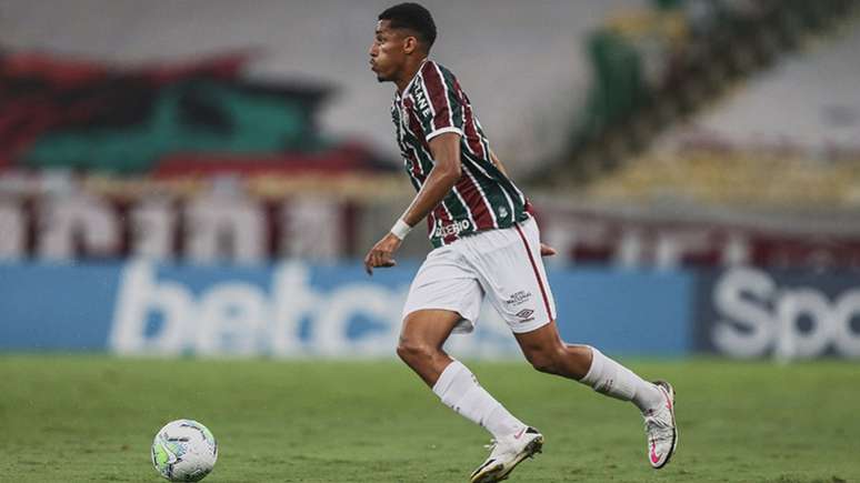 Marcos Paulo será ausência neste sábado, contra o Sport (Foto: LUCAS MERÇON / FLUMINENSE F.C.)