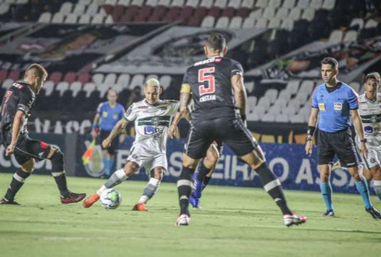 Vasco perde em confronto direto com o Coritiba e perigo do Z4 volta a rondar a equipe (Foto: Divulgação/Coritiba)