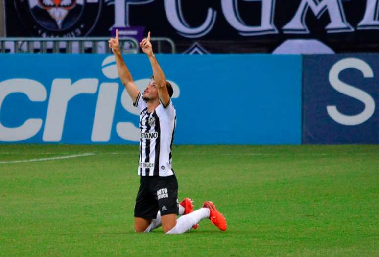 Hyoran marcou o gol mais bonito no triunfo sobre o Dragão, no Mineirão-(Foto: Paulo Ti/Photo Premium)