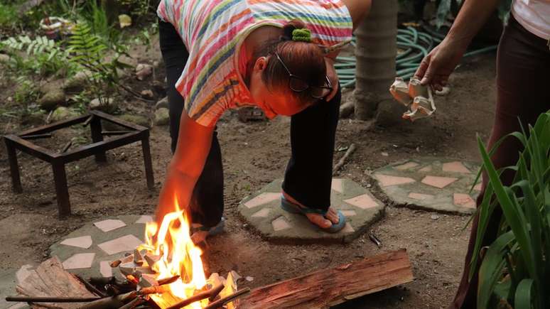 O uso da cozinha a lenha tem ficado cada vez mais comum na Venezuela