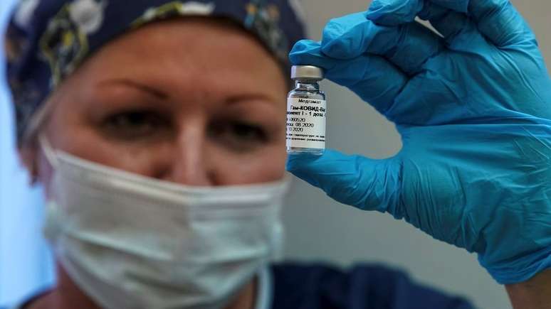 Governo russo tem sido criticado por apressar seu programa de vacinas por razões políticas