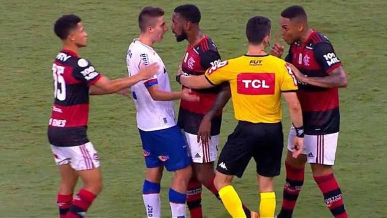 Gerson acusou Ramirez de injúria racial em duelo no Maracanã