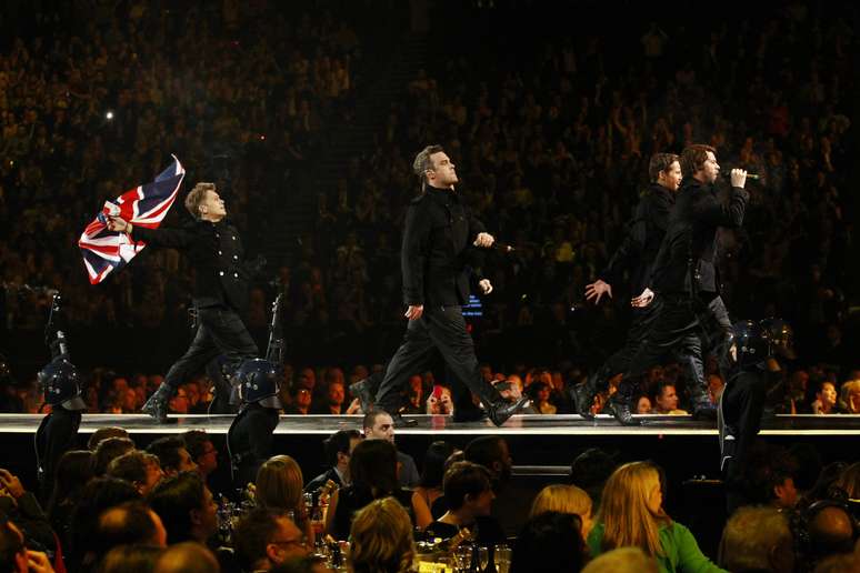 Take That perform during the BRIT music awards at the O2 Arena in London February 15, 2011.       REUTERS/Luke Macgregor (BRITAIN  - Tags: ENTERTAINMENT SOCIETY)