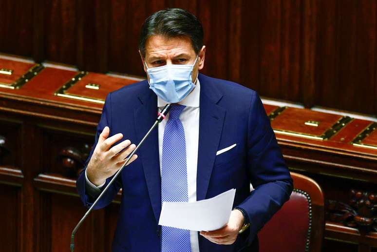 Premiê italiano, Giuseppe Conte, no Parlamento em Roma
 18/1/ 2021 REUTERS/Guglielmo Mangiapane/Pool