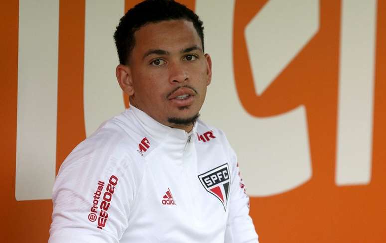 Luciano treinou com os companheiros e deve voltar ao time (Foto:Rubens Chiri/saopaulofc.net)