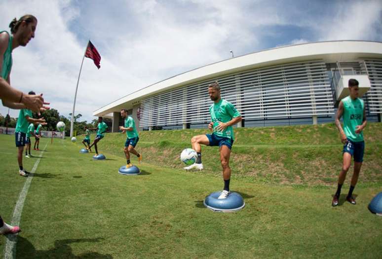 Hoje, Diego deve ser titular com Rogério Ceni pela primeira vez (Foto: Alexandre Vidal / Flamengo)