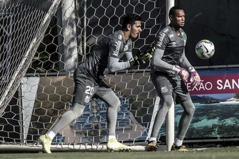 João Paulo e John disputam posição no Santos (Crédito: Ivan Storti/SantosFC)