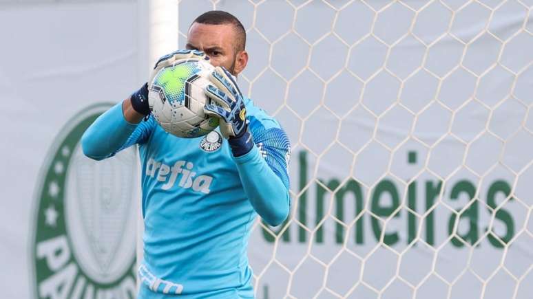 Weverton durante atividade na manhã desta segunda-feira na Academia de Futebol (Foto: Cesar Greco/Palmeiras)